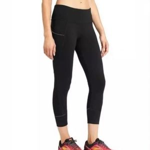 Athleta Relay Capri legging 2.0, Black SIZE M